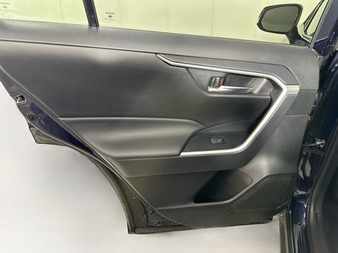 Used 2025 Toyota RAV4 XLE FWD image 25