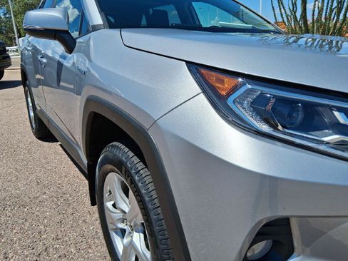 Used 2021 Toyota RAV4 XLE w/ Convenience Package AWD/4WD image 16