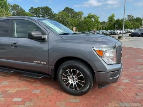 Used 2023 Nissan Titan SV w/ SV Convenience Package RWD image 3