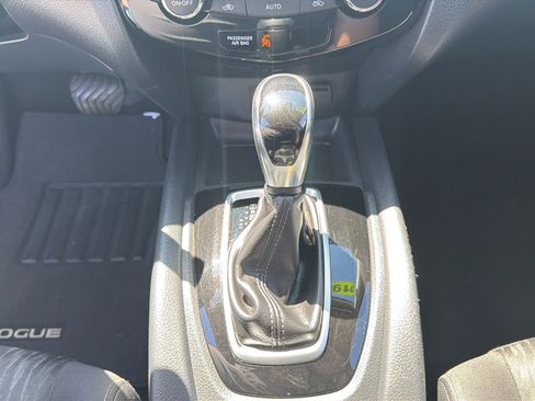 Used 2019 Nissan Rogue SV AWD/4WD image 12