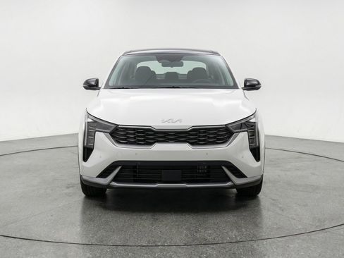 Used 2025 Kia K4 LXS image 2