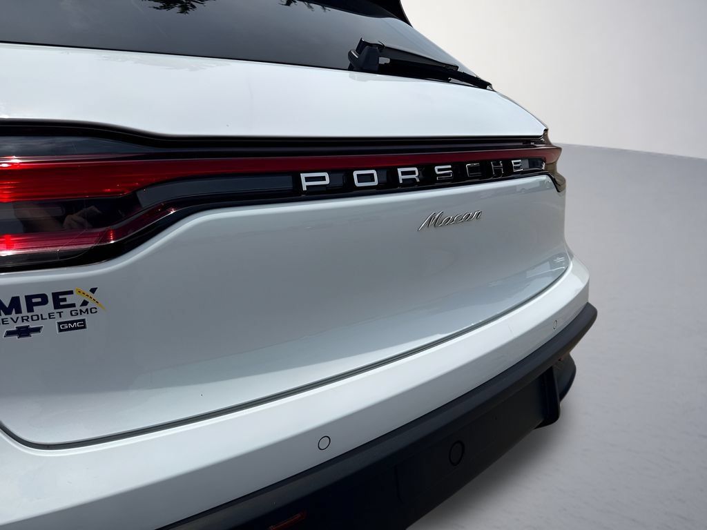 Used 2024 Porsche Macan AWD/4WD image 40