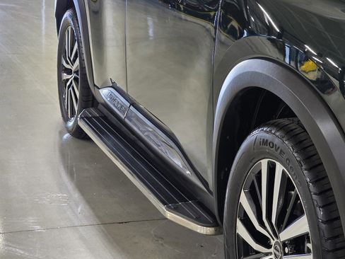 Used 2023 Nissan Pathfinder Platinum image 11