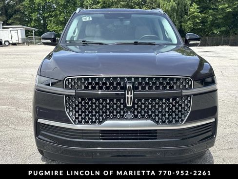 New 2026 Lincoln Navigator Reserve AWD/4WD image 2