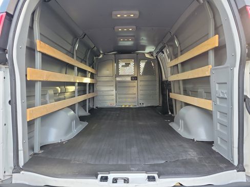 Used 2020 GMC Savana 2500 Extended w/ Driver Convenience Package image 8