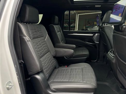 Used 2025 Cadillac Escalade ESV Sport Platinum w/ LPO, Floor Liner Package image 39