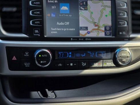 Used 2018 Toyota Highlander Limited image 19