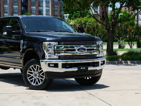 Used 2018 Ford F250 Lariat w/ Lariat Ultimate Package AWD/4WD image 3