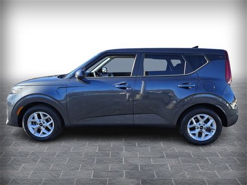 Used 2022 Kia Soul LX w/ Technology Package image 4