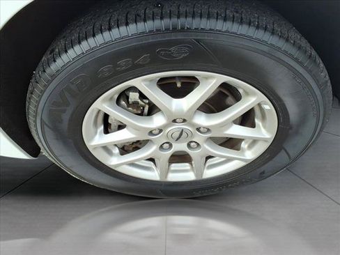 Used 2024 Chrysler Pacifica Touring-L FWD image 14