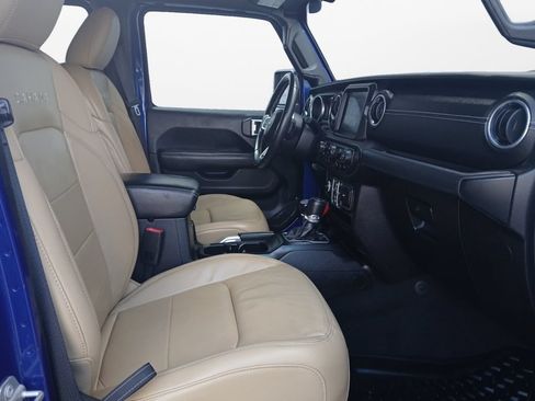 Used 2018 Jeep Wrangler Unlimited Sahara AWD/4WD image 24
