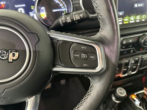 Used 2022 Jeep Wrangler Unlimited Sahara w/ Cold Weather Group image 16