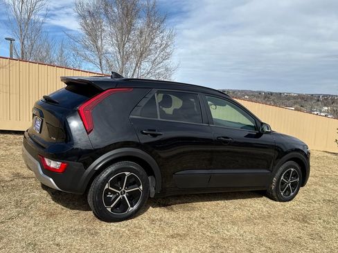 Used 2023 Kia Niro EX image 8