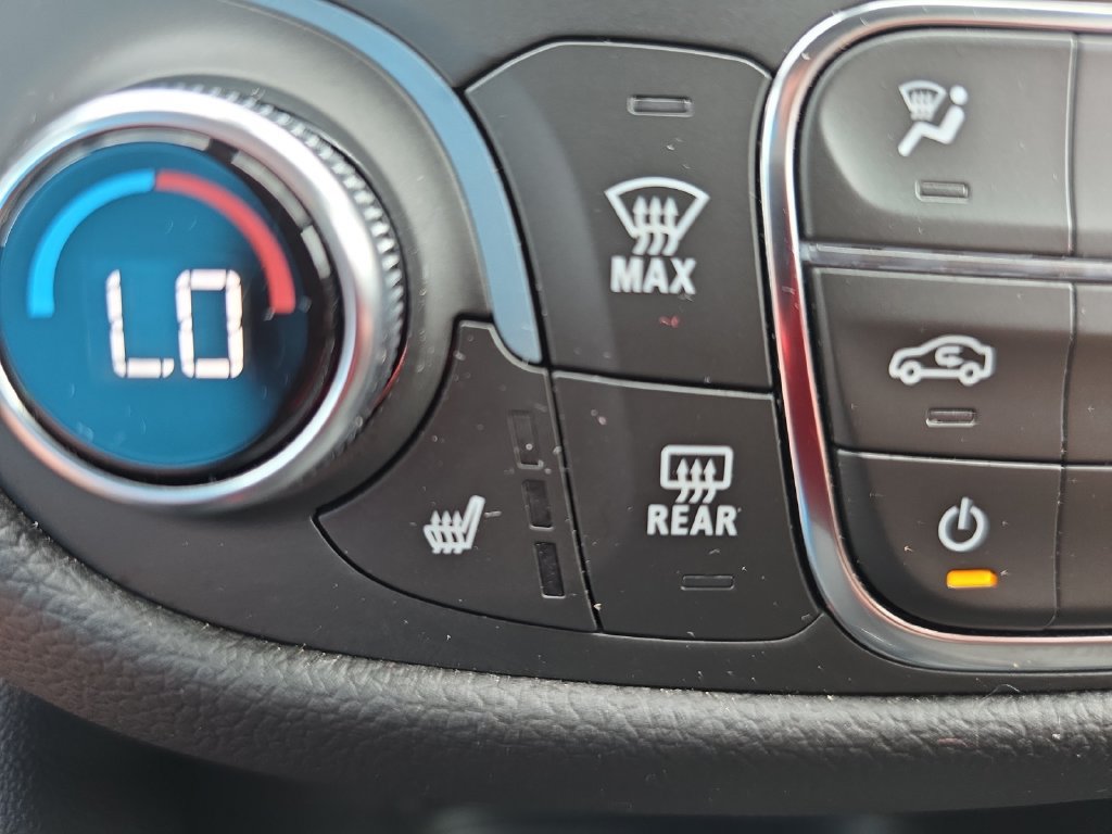Used 2022 Chevrolet Equinox RS w/ LPO, Floor Liner Package FWD image 29