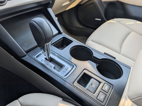 Used 2017 Subaru Outback 2.5i Limited image 21