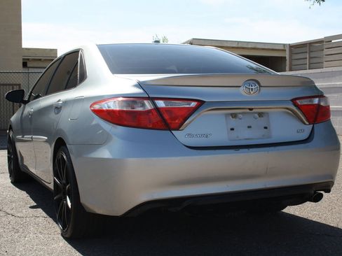 Used 2015 Toyota Camry SE FWD image 5
