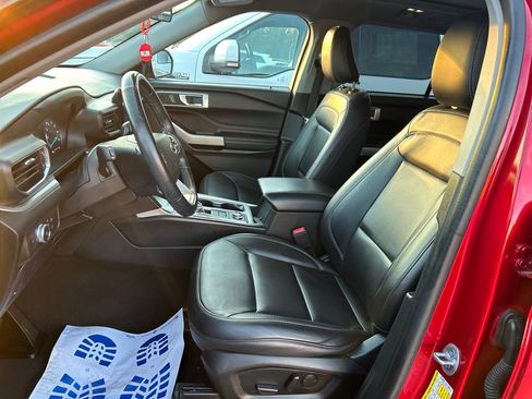 Certified 2022 Ford Explorer XLT w/ Equipment Group 202A image 11