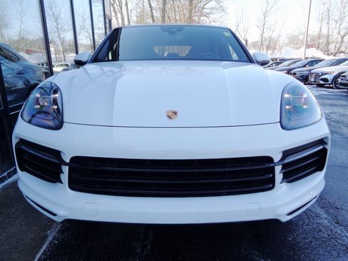 Used 2020 Porsche Cayenne image 2