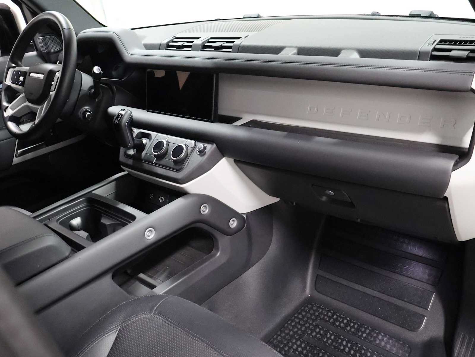 Used 2024 Land Rover Defender 110 X-Dynamic SE AWD/4WD image 6