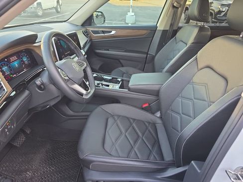 Used 2024 Volkswagen Atlas SE FWD image 9