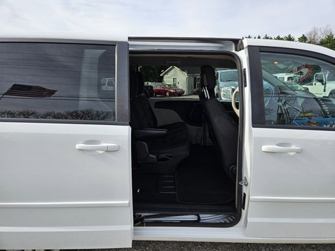 Used 2017 Dodge Grand Caravan SE w/ Power Window Group image 27
