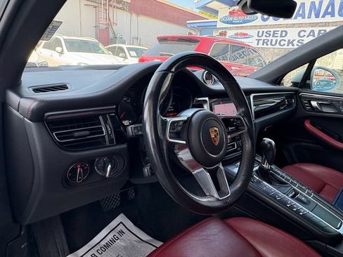 Used 2020 Porsche Macan AWD/4WD image 22