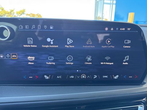 Used 2025 Chevrolet Traverse LT image 23