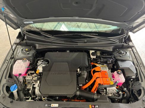 Used 2025 Hyundai Elantra Limited image 34