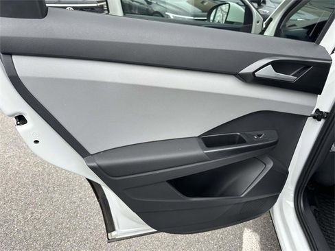 Certified 2022 Volkswagen Taos SE w/ Panoramic Sunroof Package image 18