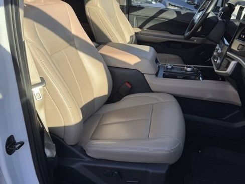 Used 2024 Ford Expedition XLT image 13