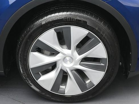 Used 2023 Tesla Model Y Long Range AWD/4WD image 35