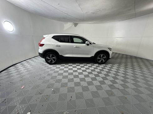 Used 2024 Volvo XC40 B5 Core AWD/4WD image 9