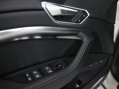 Used 2022 Audi e-tron Premium Plus w/ Premium Plus Package AWD/4WD image 13