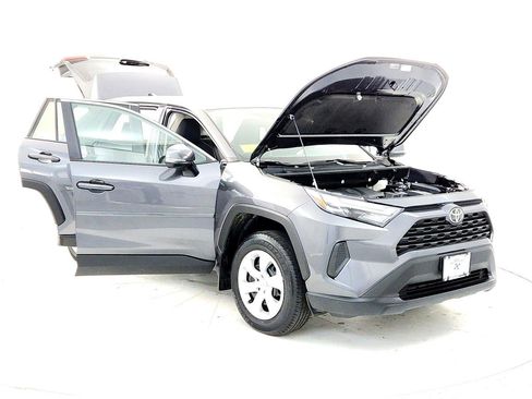 Used 2024 Toyota RAV4 LE image 9
