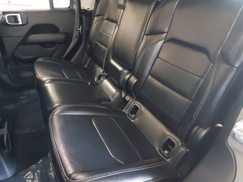 Used 2020 Jeep Gladiator Overland image 13