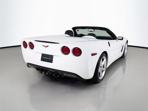 Used 2011 Chevrolet Corvette Convertible w/ Preferred Equipment Group RWD image 28