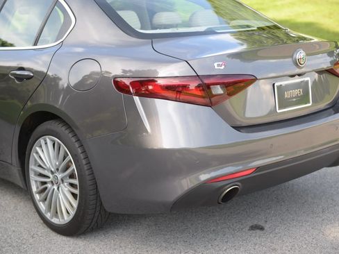 Used 2018 Alfa Romeo Giulia Ti w/ Quick Order Package 22X Lusso AWD/4WD image 31