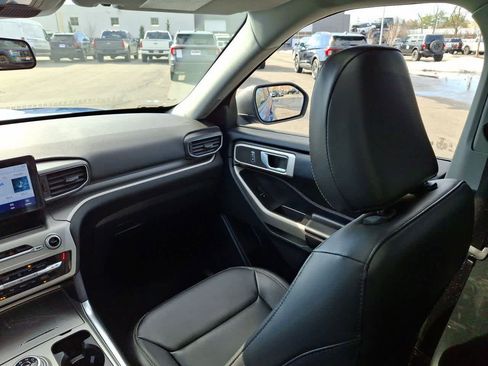 Used 2022 Ford Explorer XLT w/ Equipment Group 202A image 11