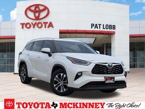 Used 2021 Toyota Highlander XLE FWD image 1