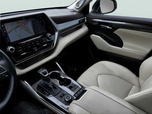 Used 2021 Toyota Highlander Platinum AWD/4WD image 28