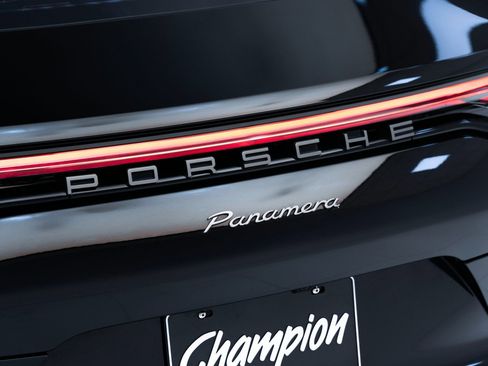 Used 2022 Porsche Panamera Platinum Edition image 13