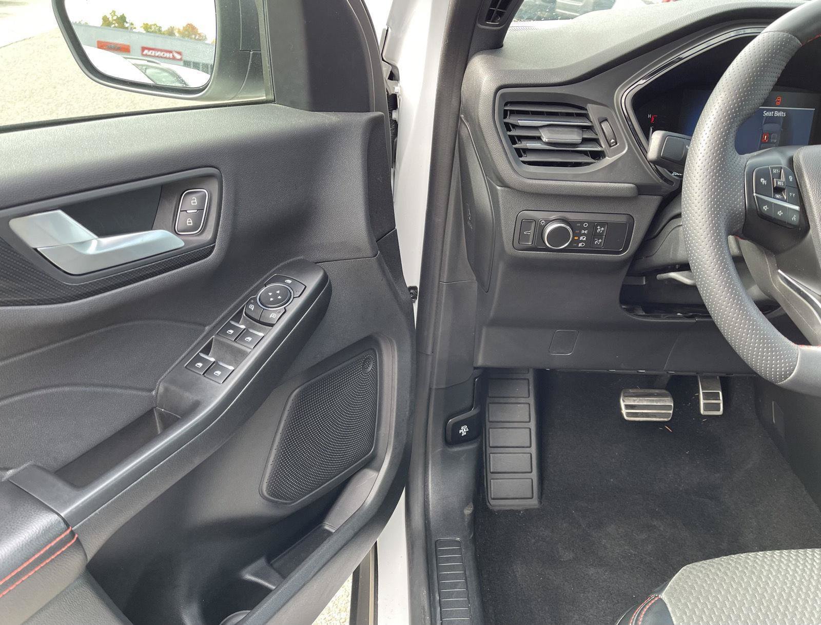 Used 2023 Ford Escape ST-Line w/ Tech Pack #1 AWD/4WD image 2