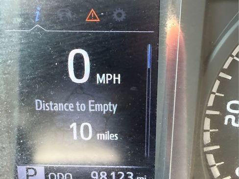 Used 2022 Toyota Tacoma SR image 15