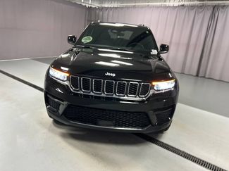 Used 2025 Jeep Grand Cherokee Laredo w/ Luxury Tech Group I AWD/4WD video 2