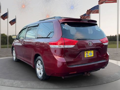 Used 2014 Toyota Sienna LE image 5