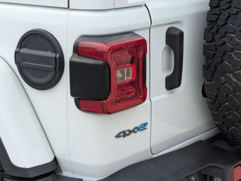 Used 2021 Jeep Wrangler Unlimited Rubicon 4xe w/ Safety Group AWD/4WD image 10