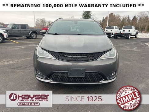 Used 2020 Chrysler Pacifica Touring-L image 3