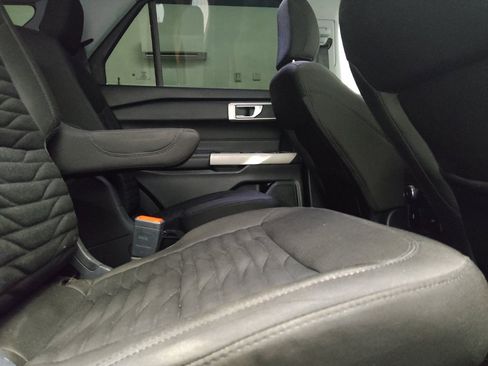 Used 2021 Ford Explorer XLT RWD image 19