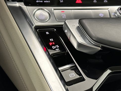 Used 2019 Audi e-tron Premium Plus image 21