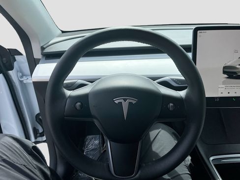 Used 2024 Tesla Model Y Performance AWD/4WD image 11